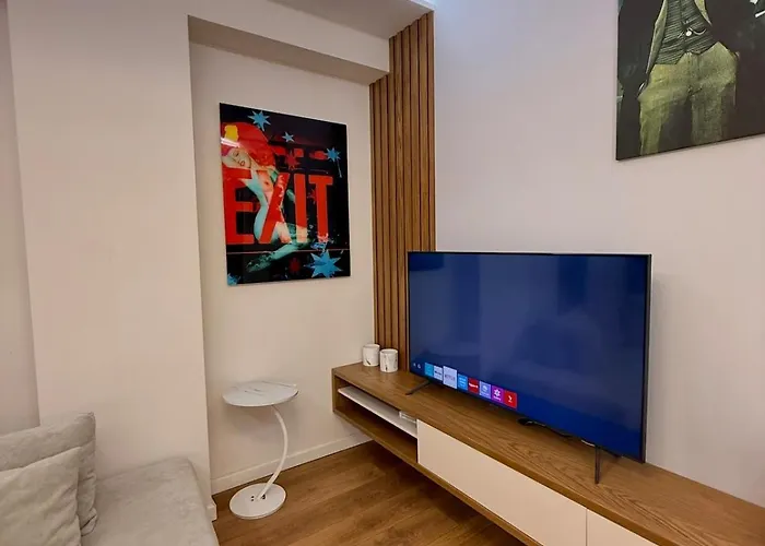 22 Luxury Free Parking Apartament Tirana